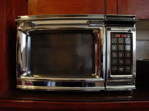 Amazing-Tricks-About-Pizza-In-Your-Home-Microwave
