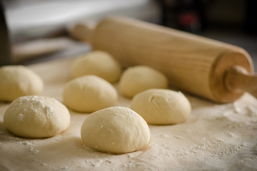 defrost-pizza-dough-in-microwave