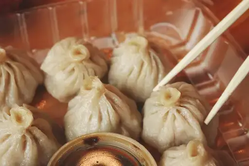 How to steam frozen soup dumplings  Check out this reel and learn how to  steam your frozen soup dumplings at home!! 🤩 ✨For soup dumplings, steam  for approx 12-14 mins ✨For