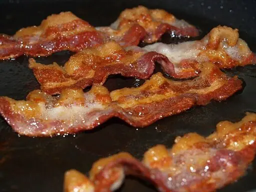 Is-It-Healthy-To-Cook-Bacon-In-The-MW-Without-Paper-Towels