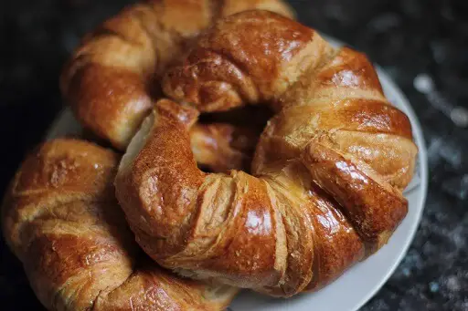 How To Reheat Croissants – Way To Do It Right (2022)