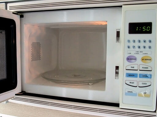 reheat-croissant-in-the-microwave
