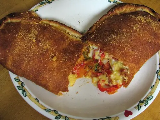 reheat-stromboli-using-a-microwave