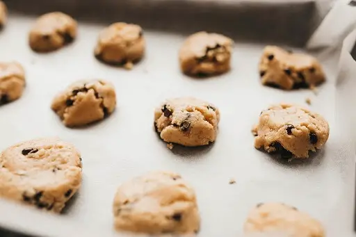 Advantages & Disadvantages Of Microwaving Cookie Dough
