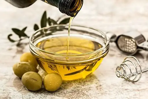 What Are The Risks Of Microwaving Olive Oil? 