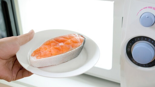 Fish can defrost in a microwave in low temperatures and a short time